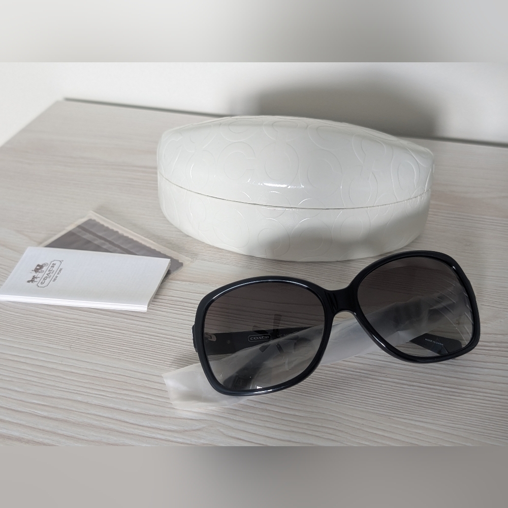 NWT Coach HC 8032 (L908 Perri) Sunglasses